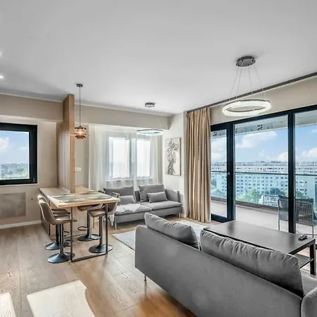 Majestic Skyline Apartament