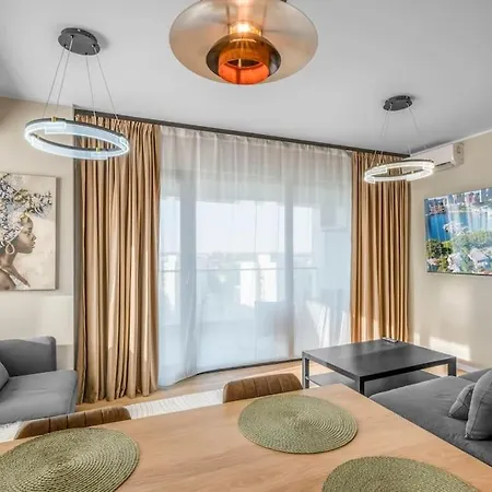 Majestic Skyline Apartament *