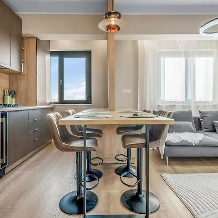 Majestic Skyline Apartament