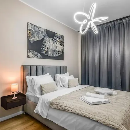 Majestic Skyline Apartament *