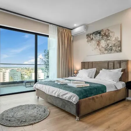 Majestic Skyline Apartament *